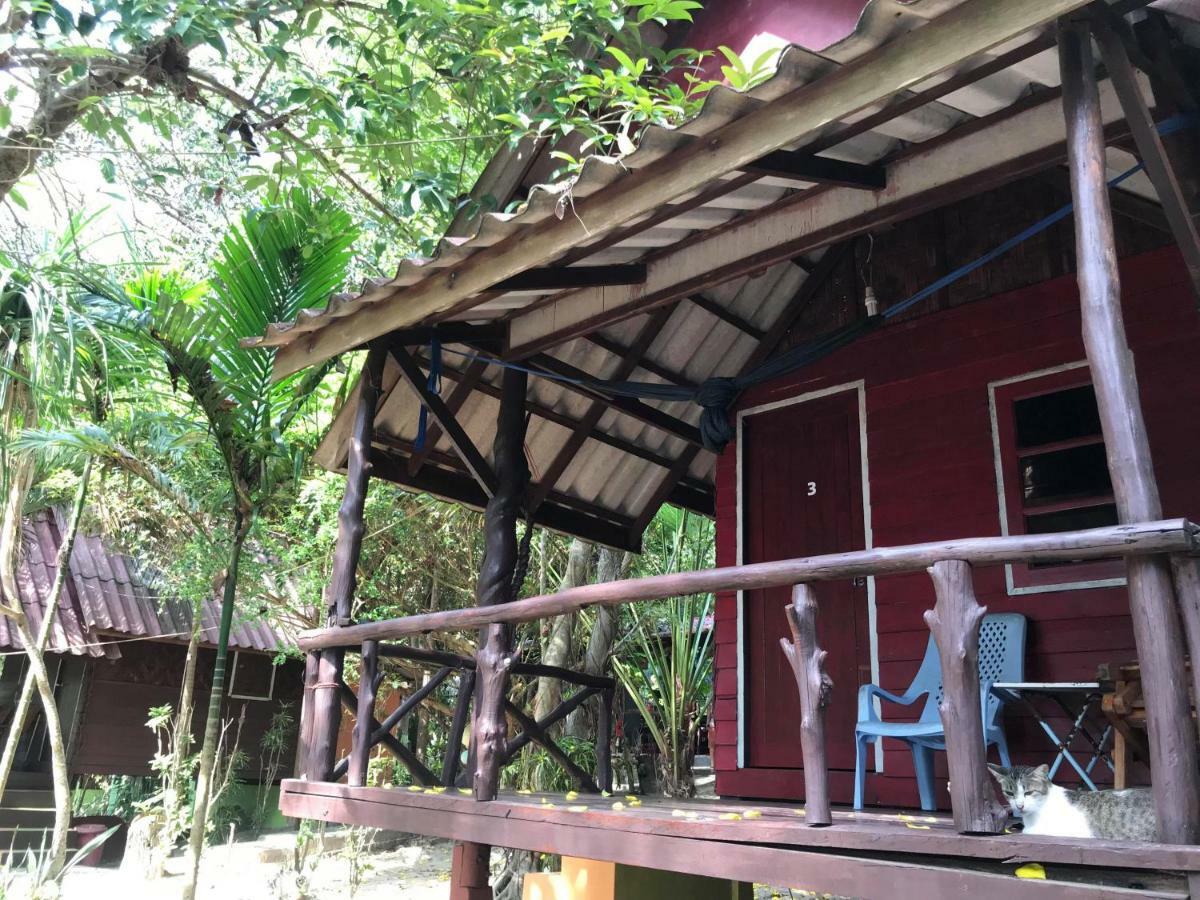 Goldkey Bungalow Hotel Koh Phayam Exterior foto